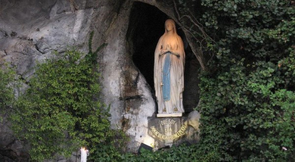 la grotta a Lourdes